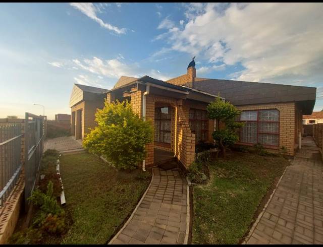 4 BEDROOM HOUSE FOR SALE IN MAMELODI EAST